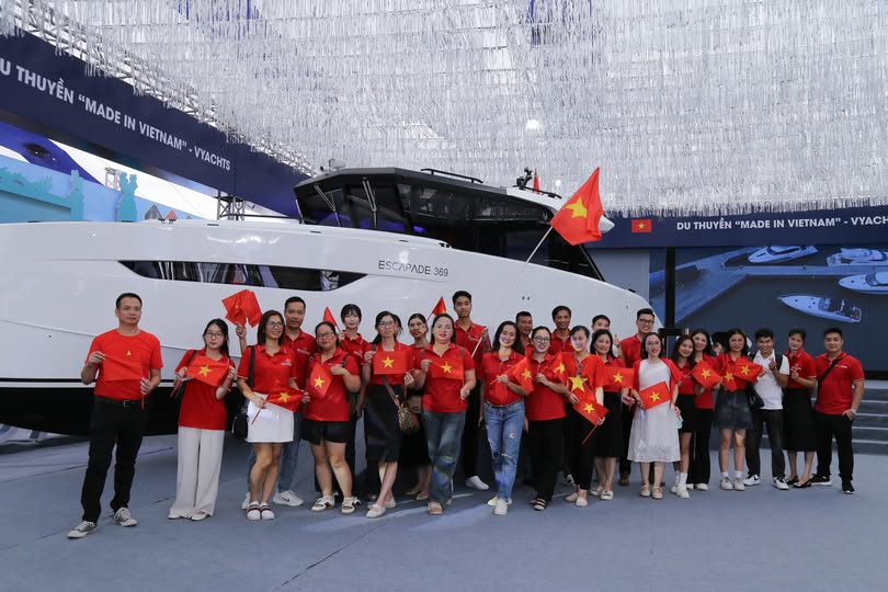 MT PSI Thi Công Sơn Du Thuyền ESCAPADE 369 – Niềm Tự Hào “Made in Vietnam”