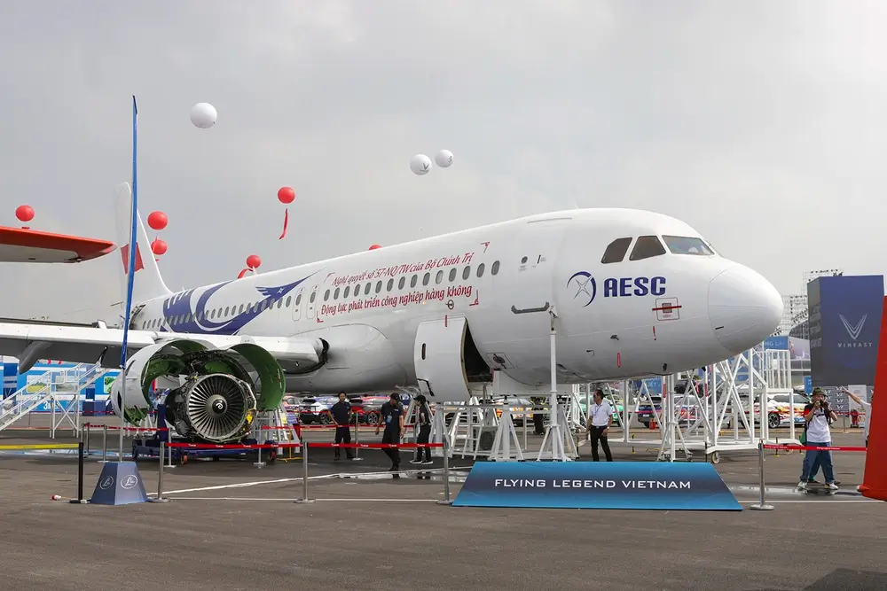 MT PSI Đồng Hành Cùng AESC Thi Công Sơn Máy Bay Tại Triển Lãm VEC
